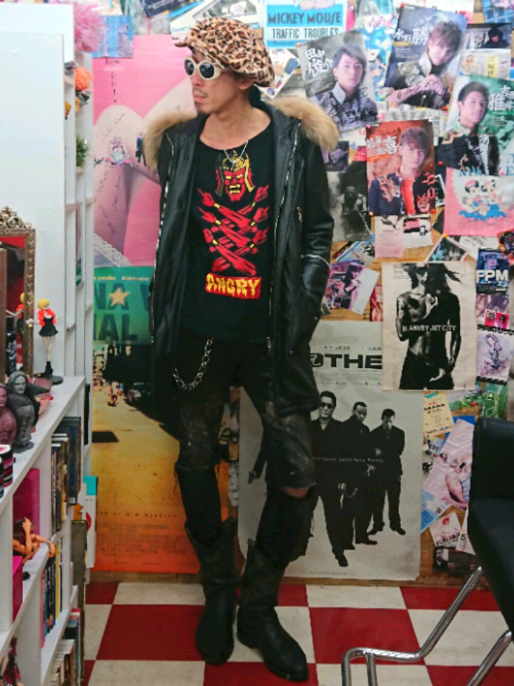 「パンクドランカーズ、アシュラマン、N3B、ひょう柄」｜「PUNK DRUNKERSのアイテム（Tシャツ/カットソー、ブラック系）」を使った、みーやさん（メンズ・181cm）の冬コーディネートの1枚目の写真