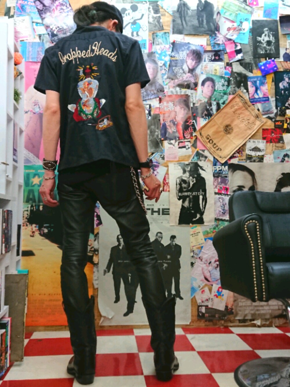 「刺繍、刺青、ロック、革パンツ、レザーパンツ、トニーラマ、ウエスタンブーツ」｜「CROPPED HEADSのアイテム（シャツ/ブラウス、ブラック系）」を使った、みーやさん（メンズ・181cm）の夏コーディネートの1枚目の写真