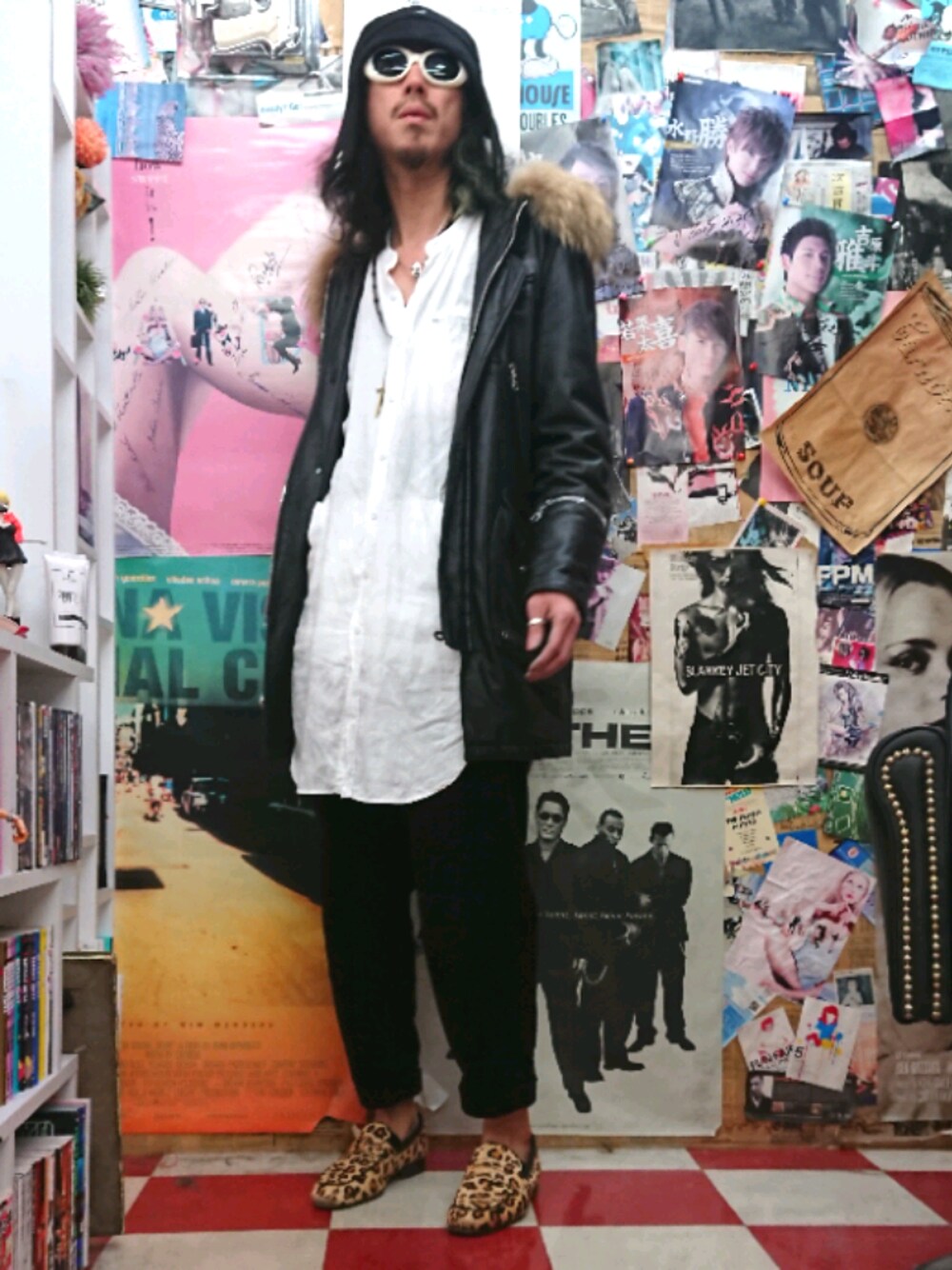 「ブラック、白シャツ、ミリタリー、N3B、レザーコート、BACKBONE」｜「BACK BONE THE BASISのアイテム（モッズコート、ブラック系）」を使った、みーやさん（メンズ・181cm）の冬コーディネートの1枚目の写真