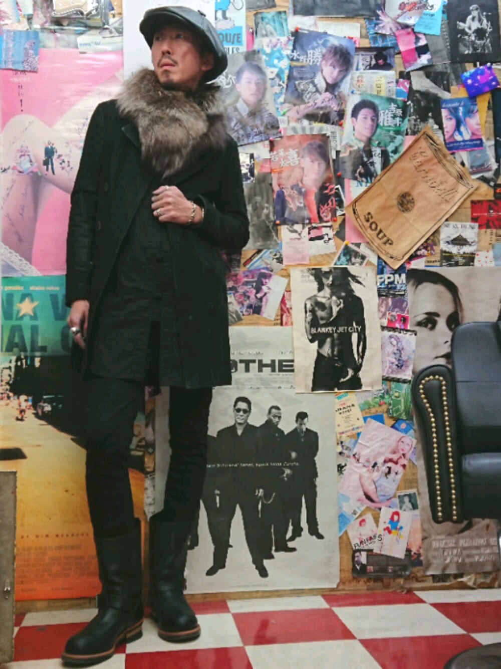 「ヌバック、レザーコート、キャスケット、リアルファー、RUDE GALLERY」｜「RUDE GALLERYのアイテム（トレンチコート、ブラック系）」を使った、みーやさん（メンズ・181cm）の冬コーディネートの1枚目の写真