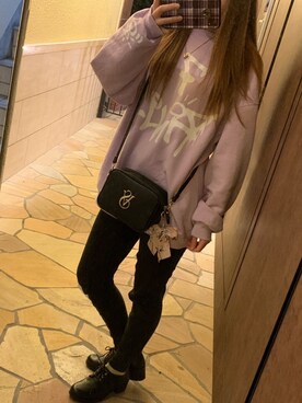 スウェットを使った Ariana Grande の人気ファッションコーディネート Wear