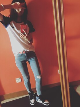 Tシャツ カットソーを使った Air Jordan 1 のレディース人気ファッションコーディネート Wear