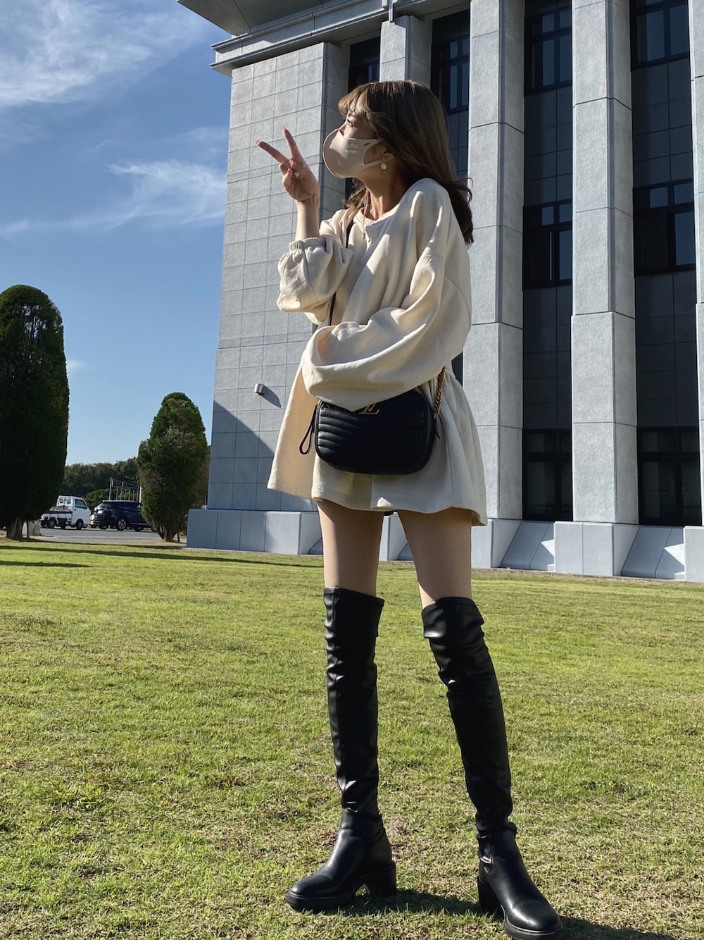 「シンプル、オトナ女子、カジュアル、お洒落さんとつながりたい、ootd、ゆるコーデ、秋のコーデ、LouisVuitton、ZARA、モノトーン」｜「LOUIS VUITTONのアイテム（ショルダーバッグ、ブラック系）」を使った、Pさん（レディース・153cm）の秋コーディネートの1枚目の写真
