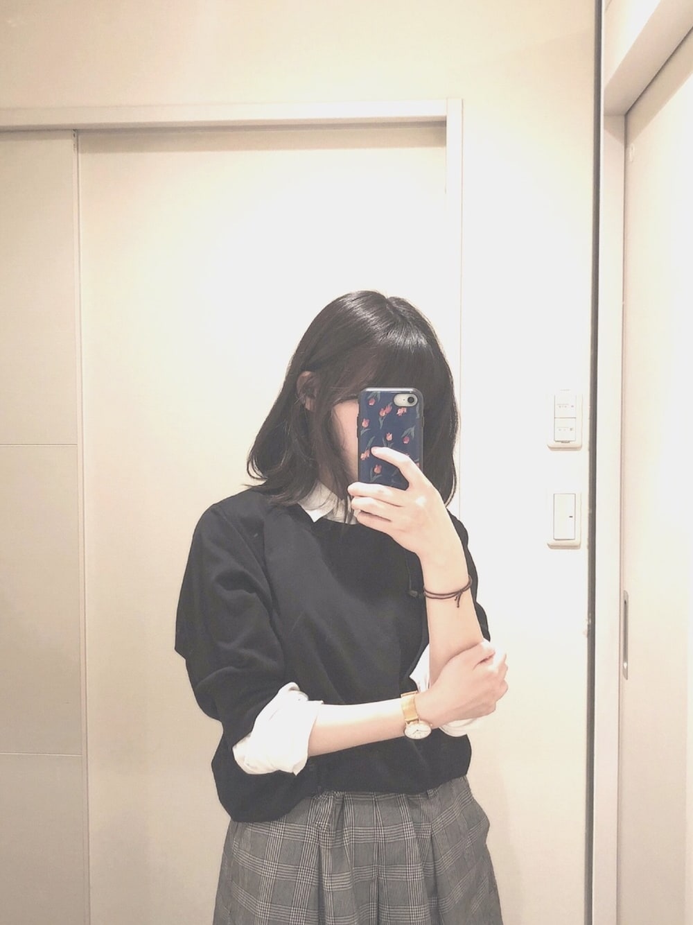 「シンプル、韓国、韓国ファッション、黒、ootd、korea」｜「AFRICA TAROの👓（ニット/セーター、ブラック系）」を使った、MOEさん（レディース・162cm）の春コーディネートの1枚目の写真