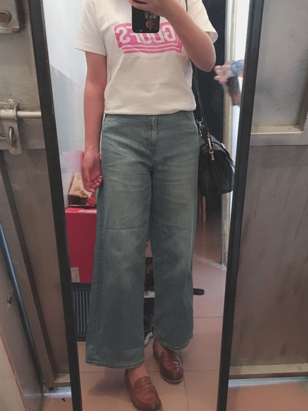 「UNIQLOのアイテム（チノパンツ、ブルー系）」を使った、sueyunさん（レディース・163cm）の春コーディネートの1枚目の写真