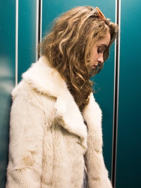 「faux fur」｜「アイテム（ジャケット/アウター）」を使った、Dehlia Mitchell-Grayさん（レディース・168cm）の春コーディネート
