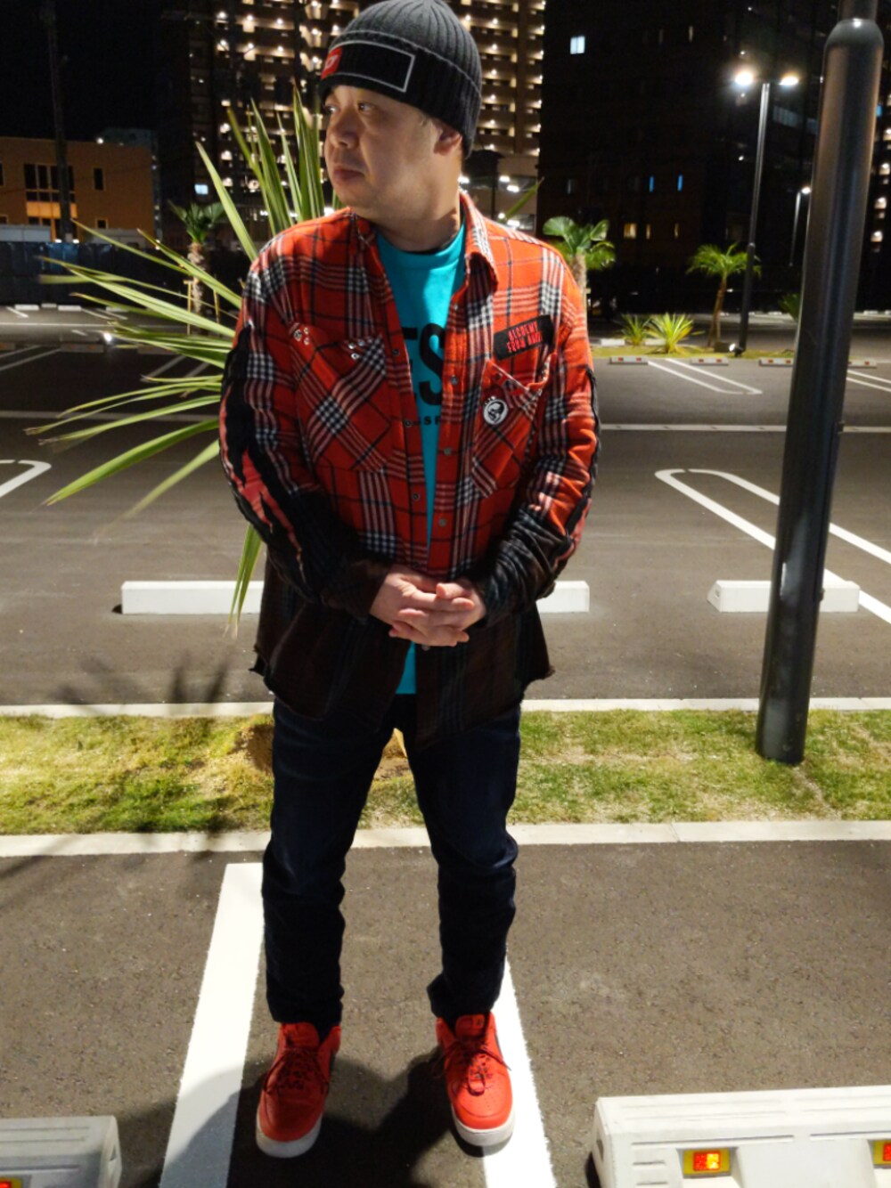 「DIESELのアイテム（シャツ/ブラウス、レッド系）」を使った、とっくんさん（メンズ・170cm）の秋コーディネートの1枚目の写真