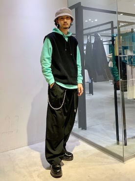 「アイテム（ベスト）」を使った、Akira Hamadaさん（メンズ・175cm）の春コーディネート