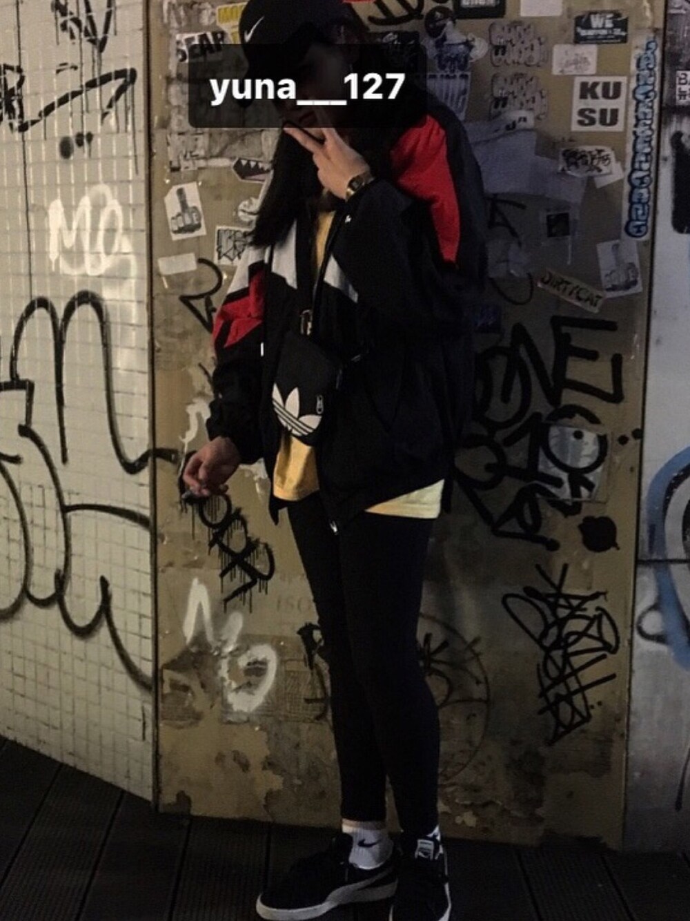 「西門町、PUMA、NIKE、OBEY、reebok、CASIO、老帽、復古外套、小包、金錶」｜「adidasのアイテム（ショルダーバッグ、ブラック系）」を使った、尤娜さん（レディース・164cm）の冬コーディネートの1枚目の写真