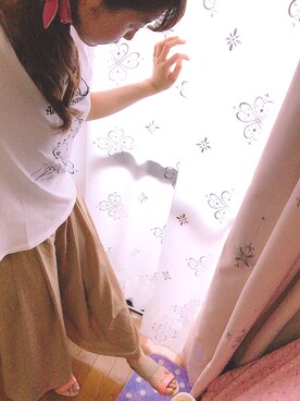 「しまむら（シマムラ）のアイテム（Tシャツ/カットソー、ホワイト系）」を使った、haruさん（レディース・167cm）の春コーディネート