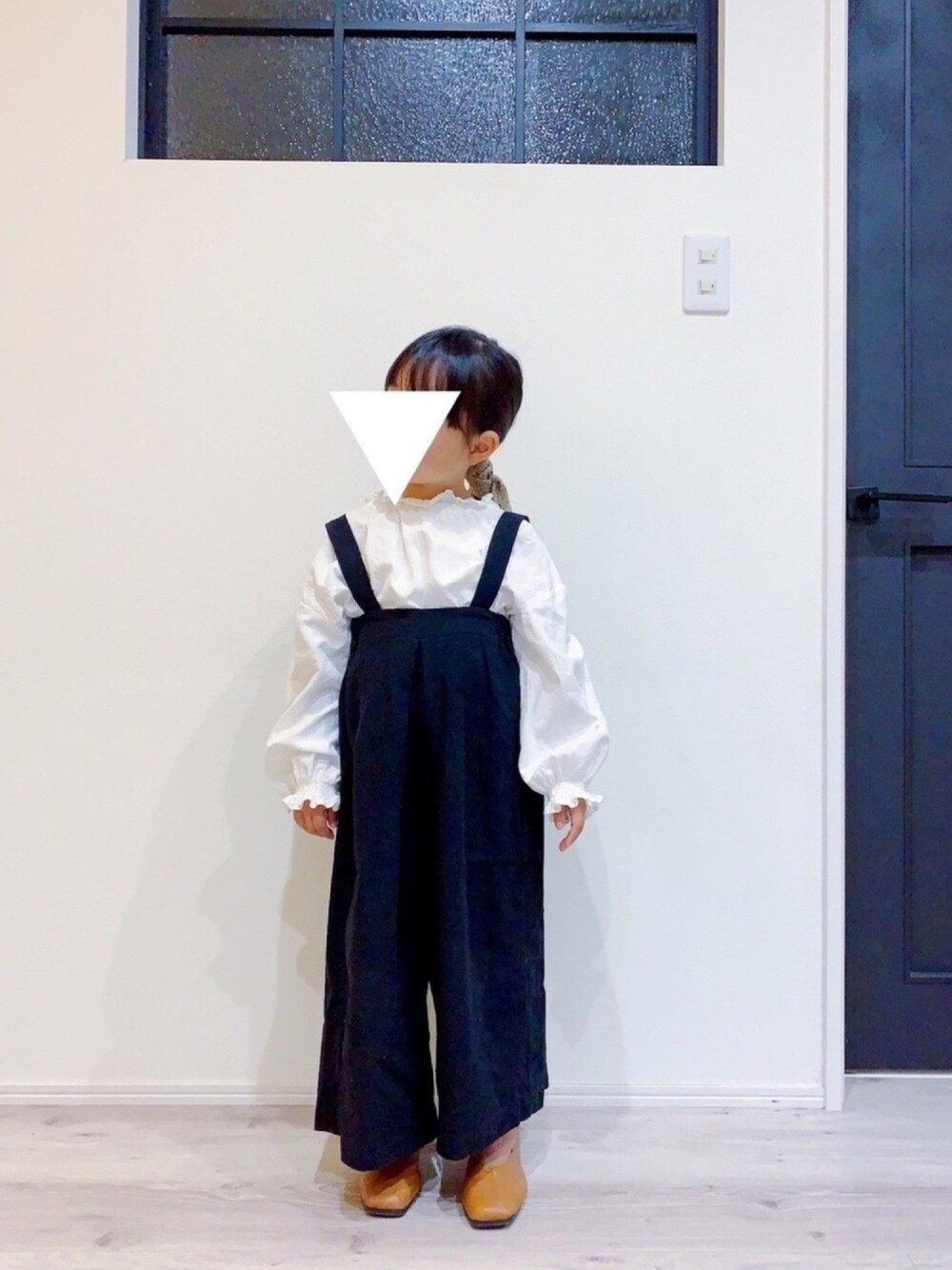 ブラック系のワンピース/ドレス、その他のその他を着用したキッズの秋コーディネートの1枚目の写真