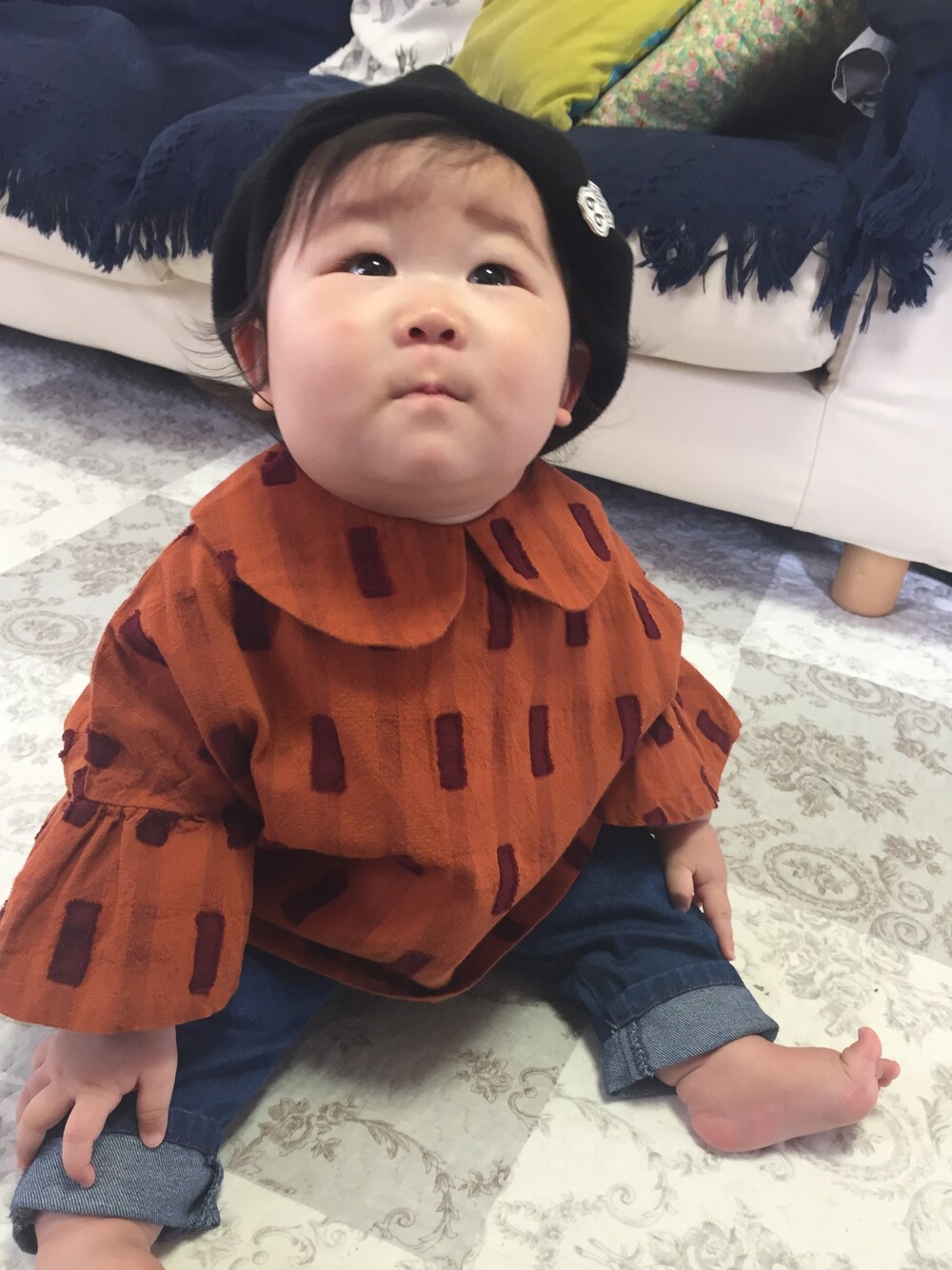 「楽天のアイテム（ハンチング/ベレー帽、ブラック系）」を使った、りこたんさん（キッズ・70cm）の秋コーディネートの1枚目の写真