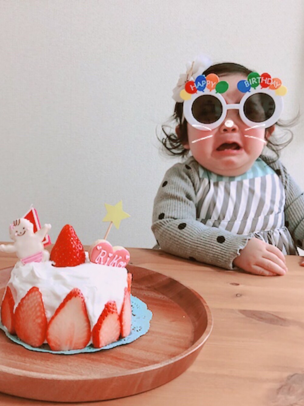 「キッズファッション、女の子、1歳、誕生日」｜「楽天のアイテム（ジャケット/アウター、グレー系）」を使った、りこたんさん（キッズ・70cm）の冬コーディネートの1枚目の写真