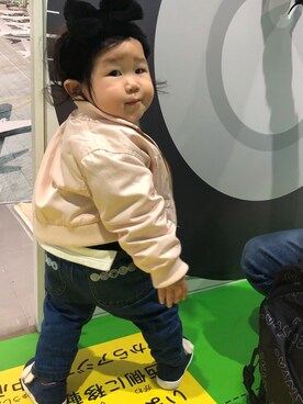 「petit main（プティマイン）のアイテム（MA-1）」を使った、りこたんさん（キッズ・70cm）の春コーディネート
