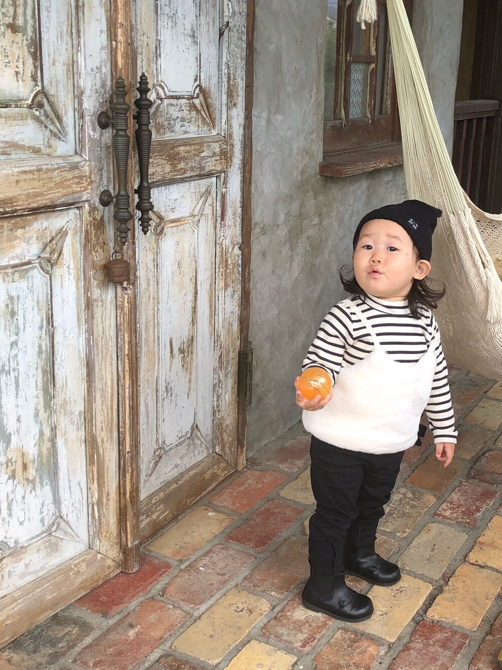 「ボーダートップス、女の子、ねこみみニット帽」｜「petit mainのネコ耳ニット帽（ニットキャップ/ビーニー、ブラック系）」を使った、りこたんさん（キッズ・70cm）の冬コーディネートの1枚目の写真