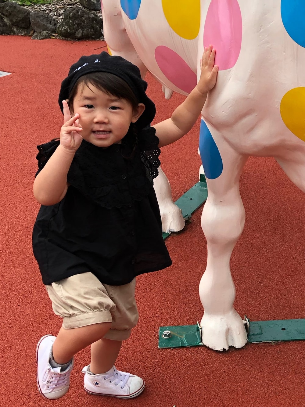 「夏コーデ、ショートパンツ、娘コーデ、女の子コーデ」｜「GLOBAL WORKの【キッズ】レースハイネックブラウス/ノースリーブ/840119（シャツ/ブラウス、ブラック系）」を使った、りこたんさん（キッズ・80cm）の夏コーディネートの1枚目の写真