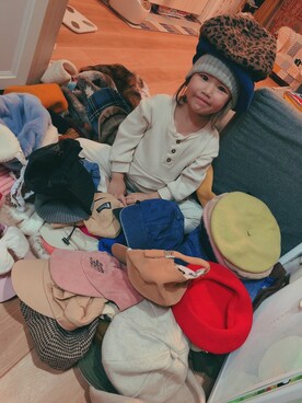 「hat」｜「アイテム（その他）」を使った、ALULAさん（キッズ・100cm）の秋コーディネート
