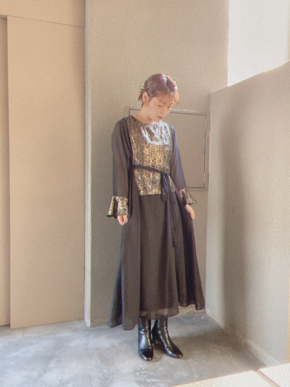 「今日のコーデ、ワントーンコーデ、ドレスコード、ブーツ、ショートブーツ」｜「marte vintageのアイテム（ワンピース/ドレス、ブラック系）」を使った、erikaさん（レディース・160cm）の秋コーディネートの1枚目の写真