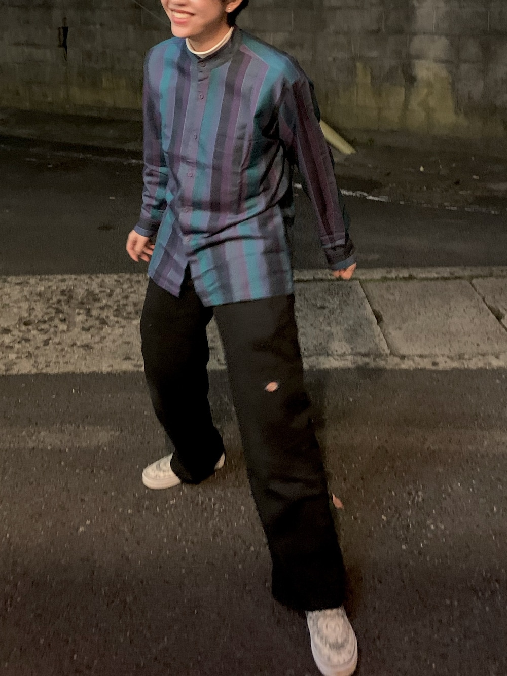 「古着、シャツ、ディッキーズ(Dickies)、スニーカー、ワークパンツ、メンズライク、スケータースタイル、ハイネック、VANS、タートルネック」｜「Dickiesのアイテム（パンツ、ブラック系）」を使った、ケイさん（レディース・163cm）の秋コーディネートの1枚目の写真