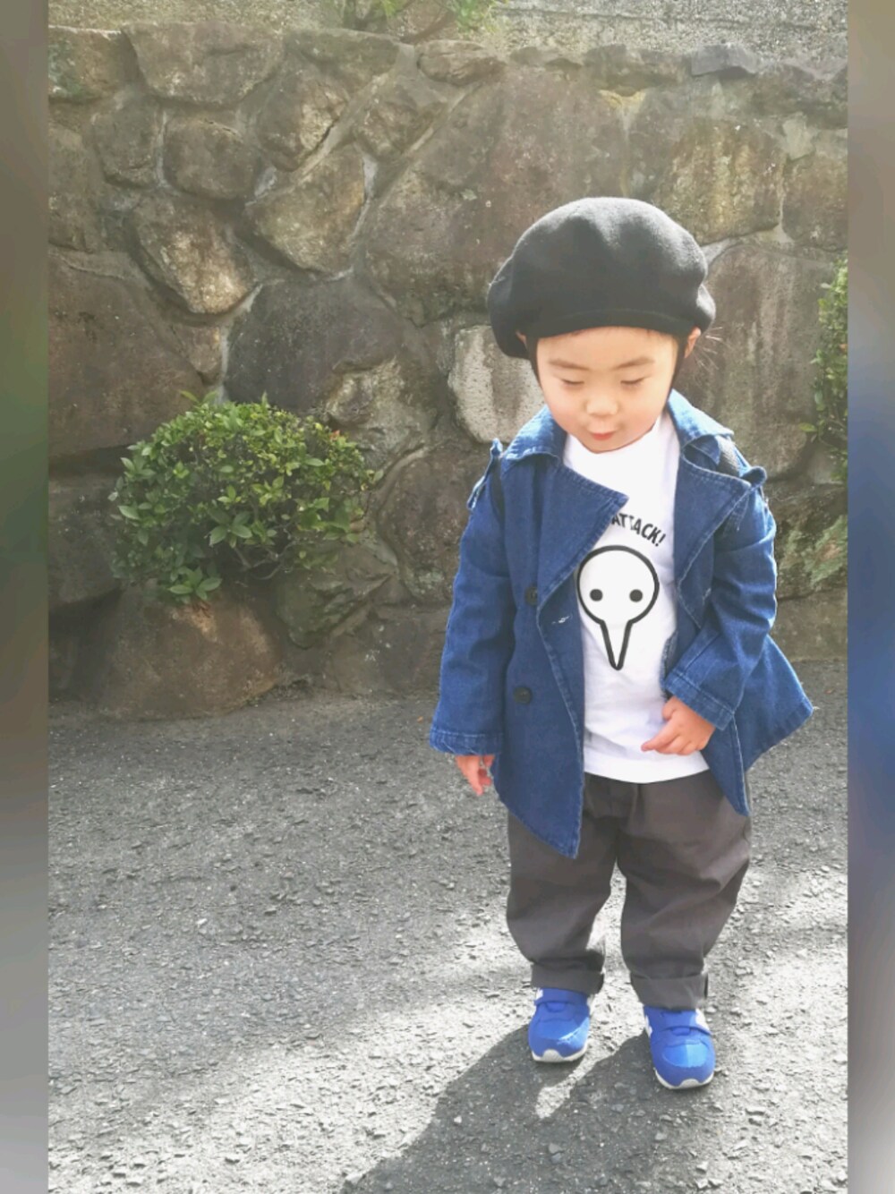 「おとこのこ、プチプラコーデ、GU、春コーデ、デニム、ベレー帽、キッズコーデ、韓国子供服、テーパードパンツ」｜「koreaのアイテム（デニムパンツ、グレー系）」を使った、ゆーさん（キッズ・100cm）の春コーディネートの1枚目の写真