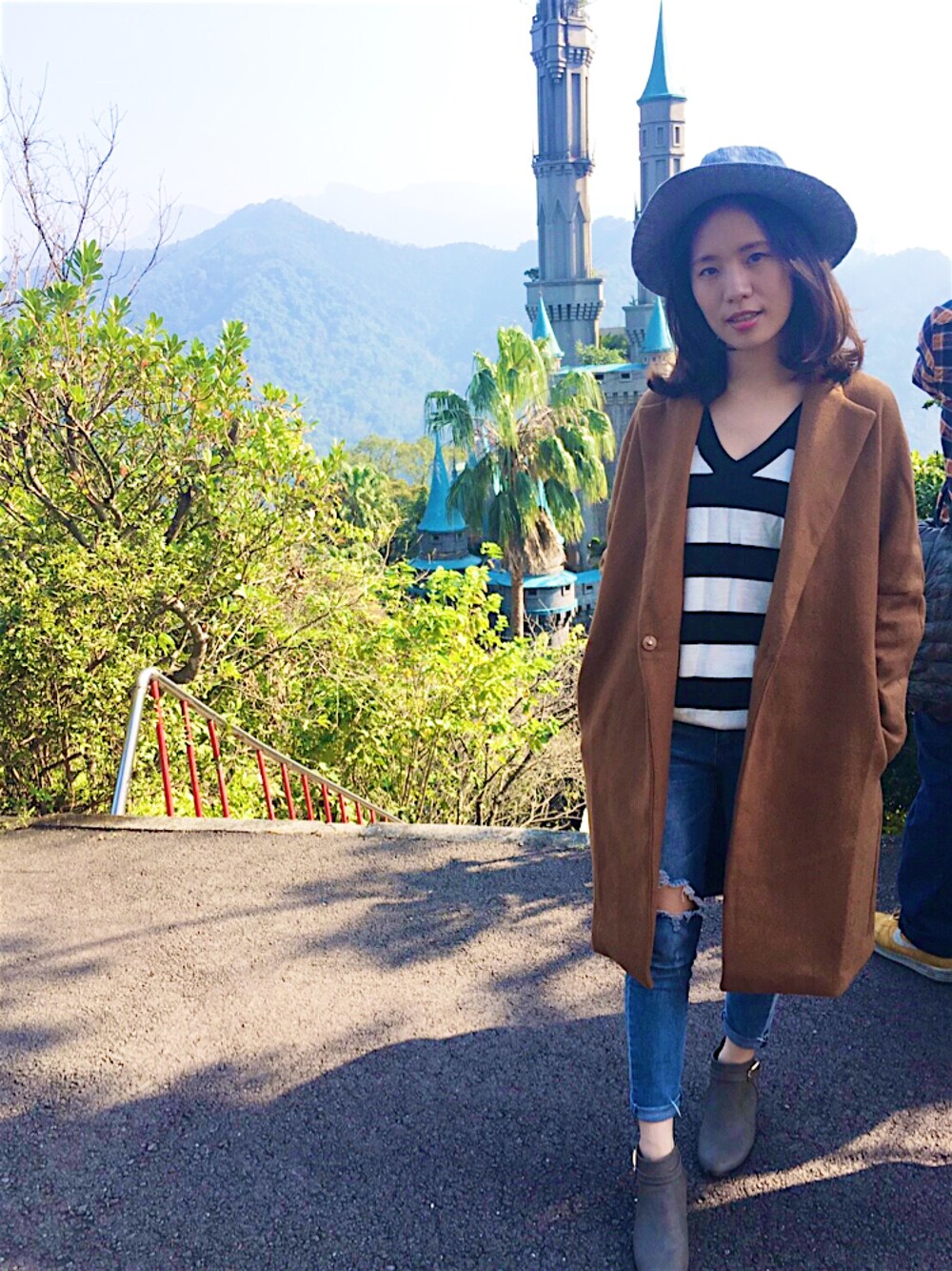「Taiwan、winter、Overcoat」｜「ZARAのアイテム（スウェット、ホワイト系）」を使った、蓁蓁さん（レディース・160cm）の冬コーディネートの1枚目の写真