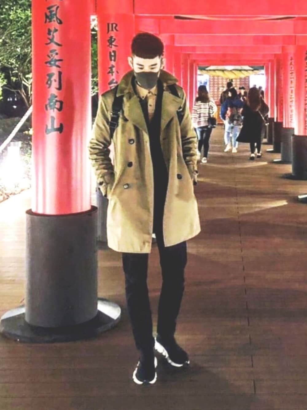 「黒、BALENCIAGA、冬、風衣、burberry、COACH、Y-3、上班穿搭、Taiwan」｜「COACHのアイテム（トレンチコート、ベージュ系）」を使った、Zikさん（メンズ・184cm）の冬コーディネートの1枚目の写真