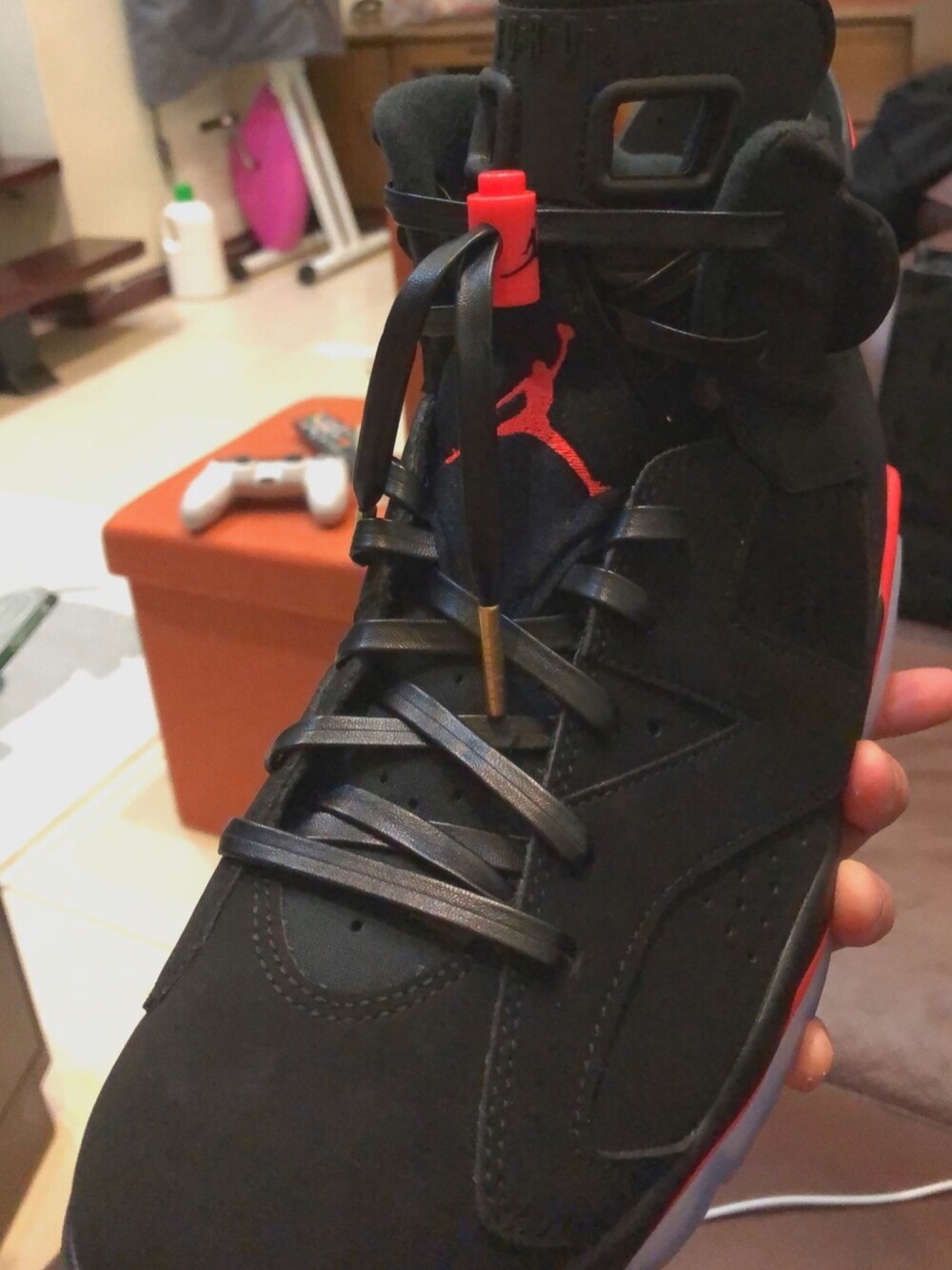 「Jordan、jordan6、infrared、black、黒、皮革、鞋帶」｜「Jordanのアイテム（スニーカー、ブラック系）」を使った、Zikさん（メンズ・184cm）の冬コーディネートの1枚目の写真