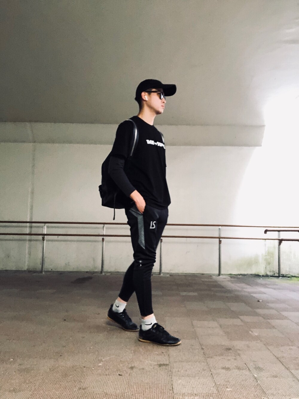 「スポーツミックス、スポーツウェア、黒」｜「GUのアイテム（Tシャツ/カットソー、ブラック系）」を使った、Toshさん（メンズ・173cm）の夏コーディネートの1枚目の写真