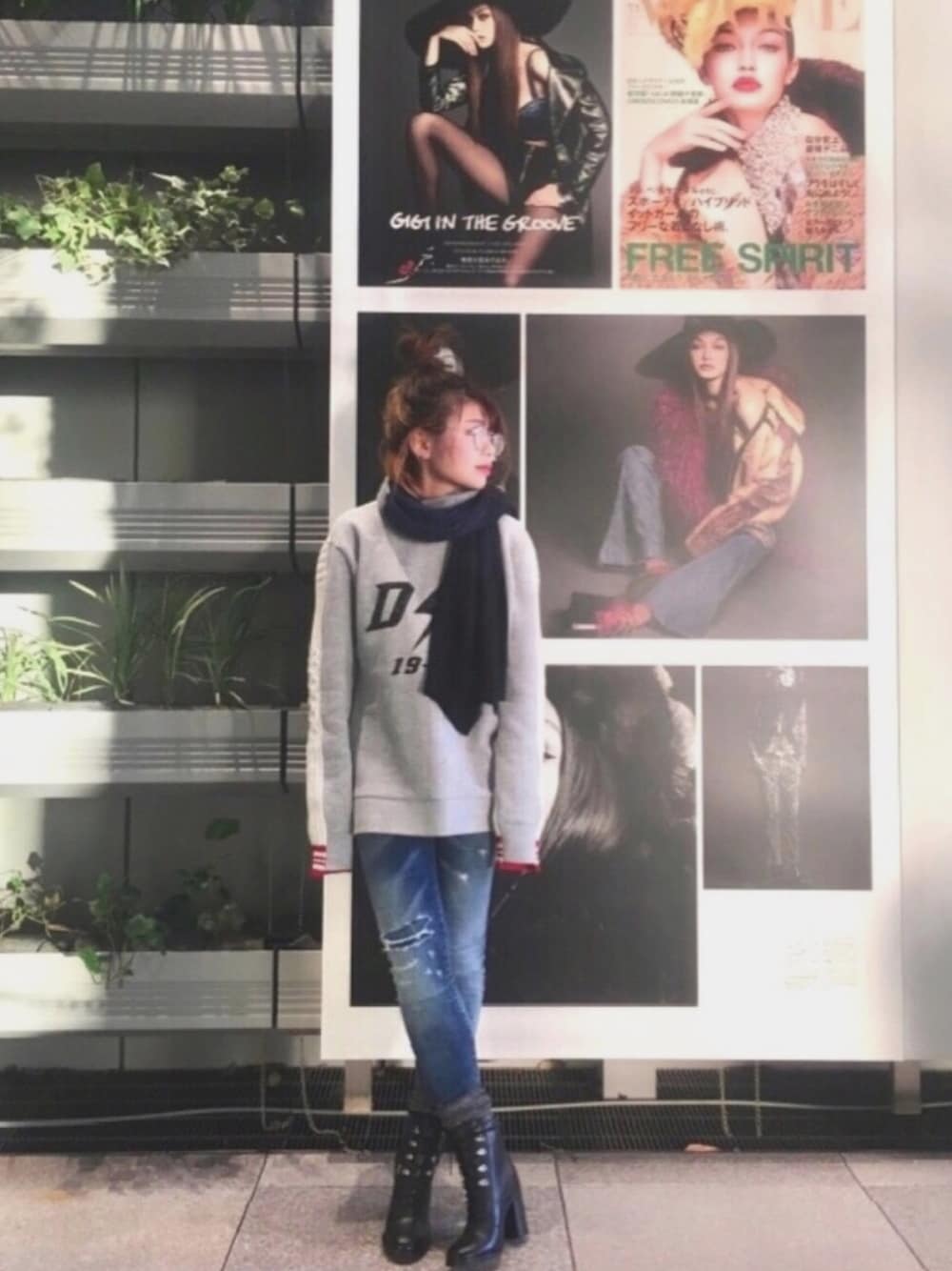 「ビッグシルエット、デニム、トレーナー、ootd、ブーツ、秋のコーデ、メンズライク、ゆるコーデ、Diesel、ディーゼル」｜「DIESELの00S2N80BARJ（ニット/セーター、グレー系）」を使った、yuuuuiさん（レディース・156cm）の秋コーディネートの1枚目の写真