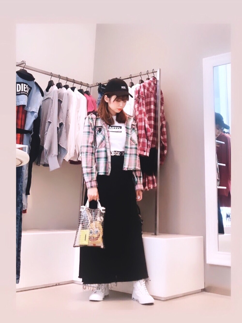 「春コーデ、カジュアルコーデ、Tシャツ、シャツスタイル、ロングスカート、チェック、ロゴT、PVC、キャップ、ootd」｜「DIESELのメンズ キャップ（キャップ、ブラック系）」を使った、yuuuuiさん（レディース・156cm）の春コーディネートの1枚目の写真