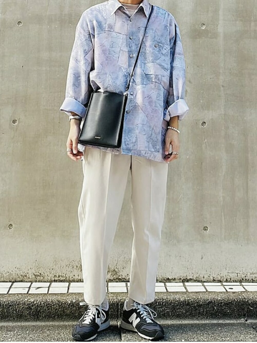 「おしゃれさんと繋がりたい、スニーカーコーデ、シンプル、ootd、トレンド、古着コーデ、スラックス、ワントーンコーデ、インスタグラム、いいね、save、フォローお願いします🤑」｜「WYM LIDNMの【WYM LIDNM】PE/RAYON RELAX PANTS（その他パンツ、ホワイト系）」を使った、ほりさん（メンズ・173cm）の夏コーディネートの1枚目の写真