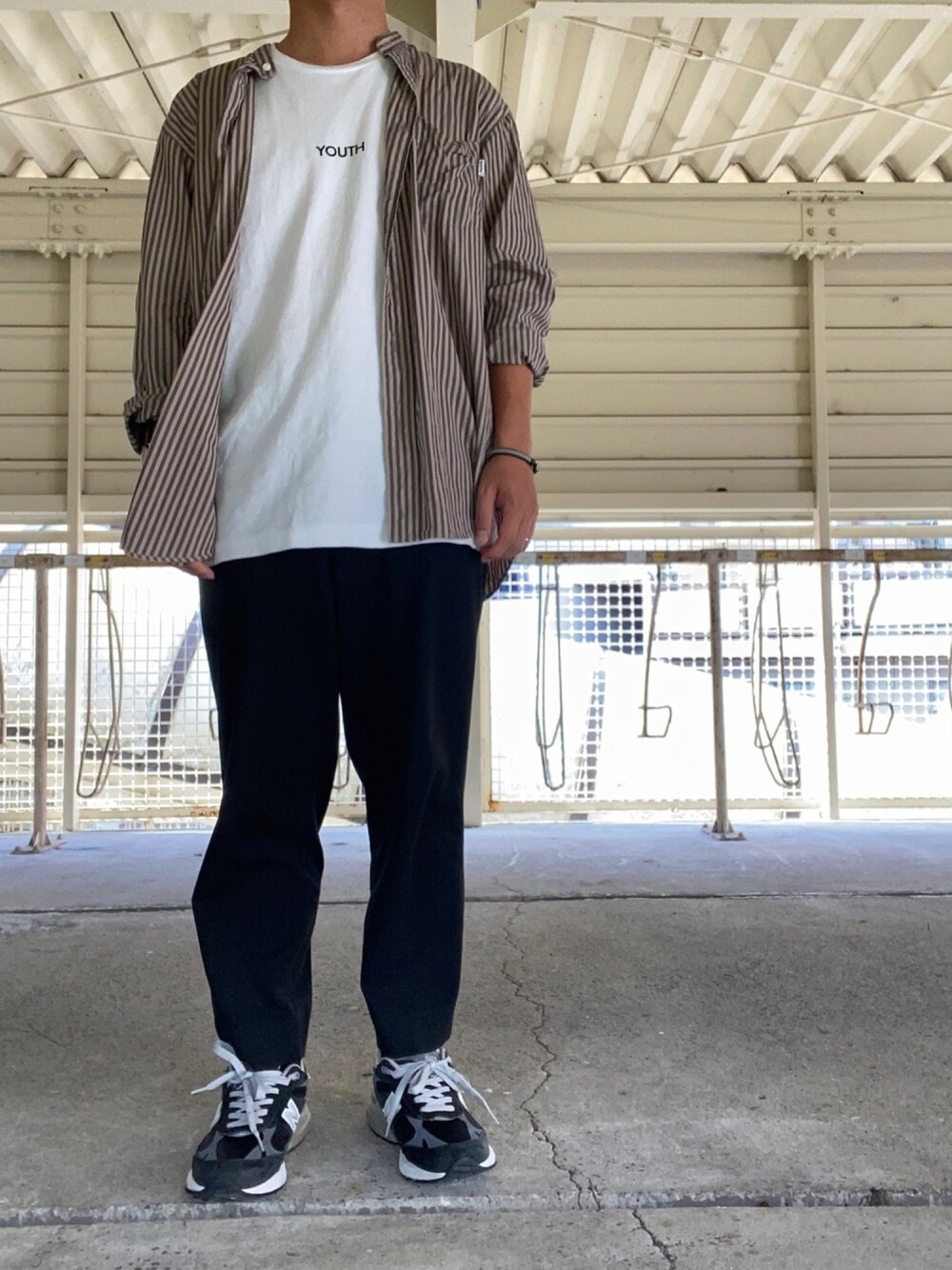 「シンプル、お洒落さんとつながりたい、休日スタイル、秋のコーデ、ootd、カジュアル、スラックス、ニューバランス、newbalance993、低身長」｜「blurhmsのアイテム（Tシャツ/カットソー、ホワイト系）」を使った、mumumumuさん（メンズ・165cm）の秋コーディネートの1枚目の写真
