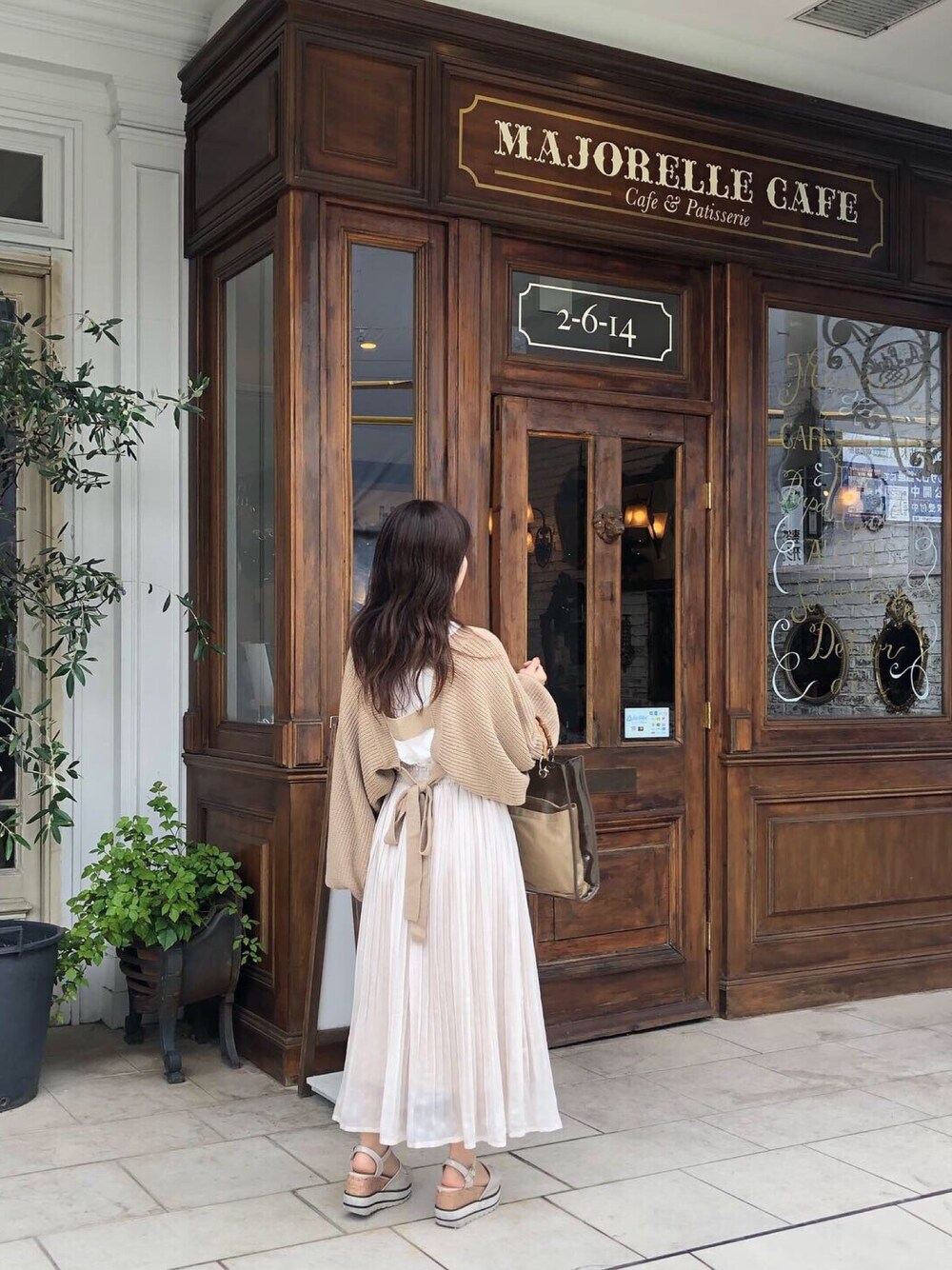 「ベージュコーデ、オールベージュ、消えそうな色コーデ、ニットカーディガン」｜「mimitoujoursのアイテム（カーディガン/ボレロ、ベージュ系）」を使った、madokaさん（レディース・153cm）の秋コーディネートの1枚目の写真