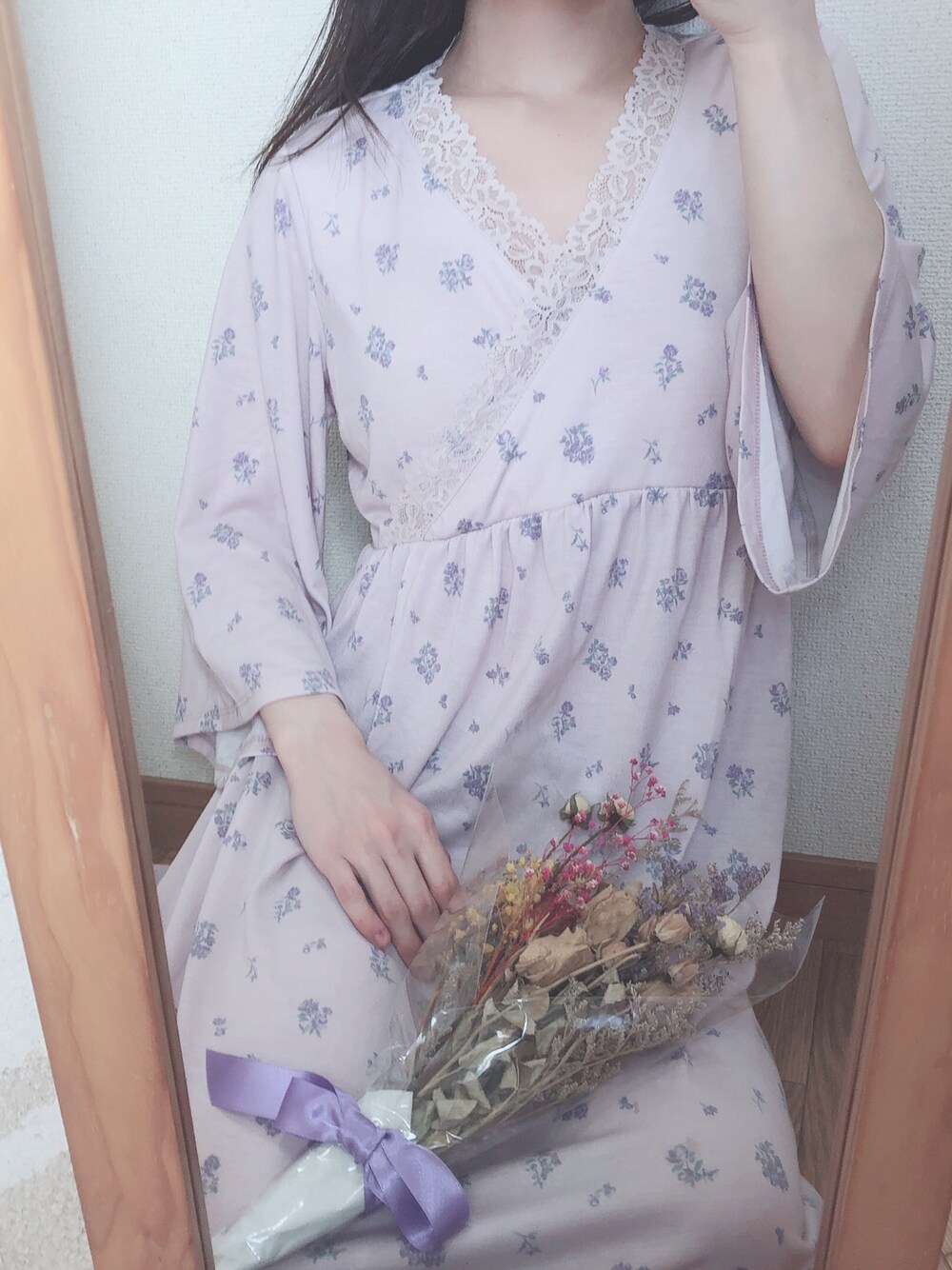 「おうちファッション、部屋撮り、ルームウェア、おうちで過ごそう、おうちでまったり、パジャマ、Peach John」｜「PEACH JOHNのパデットカシュクールワンピ（ルームウェア/パジャマ、ピンク系）」を使った、madokaさん（レディース・153cm）の春コーディネートの1枚目の写真