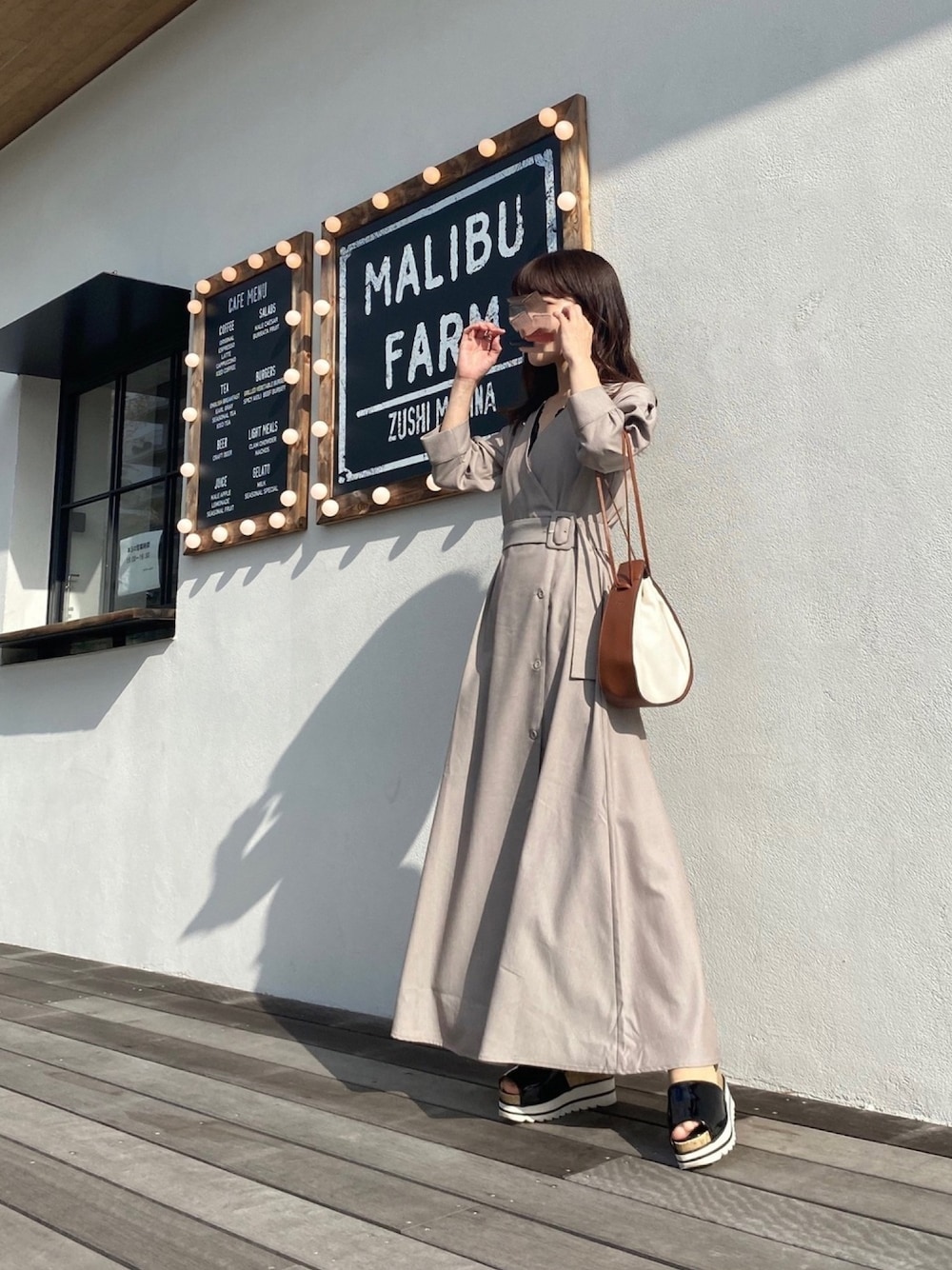 「ロングワンピース、カジュアルコーデ、オトナ女子、オトナカジュアル、休日スタイル、秋のコーデ」｜「Ungridのアイテム（バッグ、ホワイト系）」を使った、madokaさん（レディース・153cm）の冬コーディネートの1枚目の写真