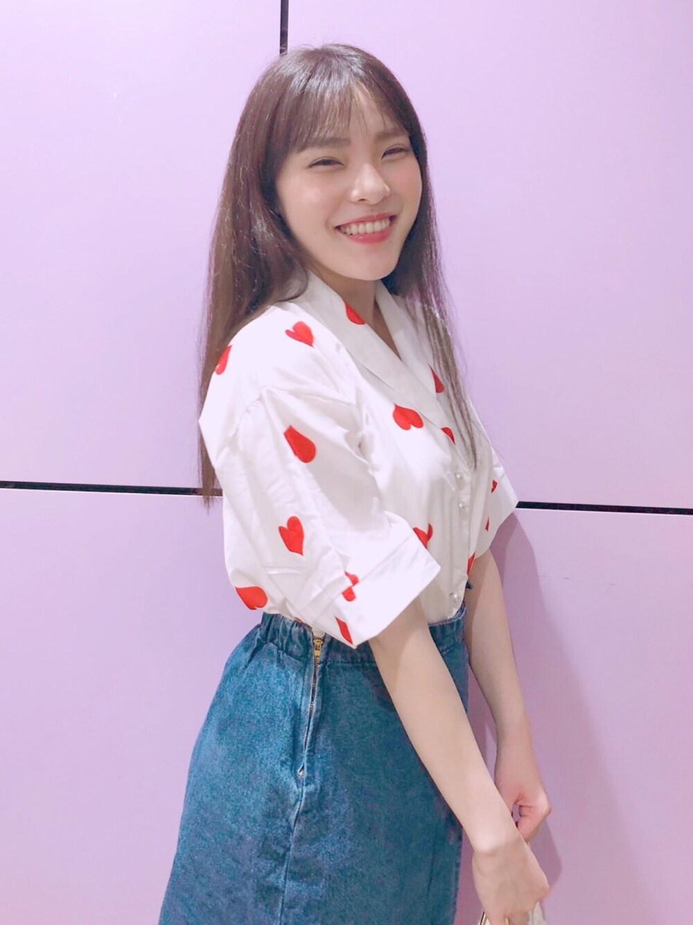 「休日スタイル、プチプラコーデ、プチプラ、春コーデ、柄シャツ、柄シャツコーデ、シンプル」｜「17Kgのアイテム（Tシャツ/カットソー、ホワイト系）」を使った、加仲ひよこ🌸さん（レディース・156cm）の春コーディネートの1枚目の写真