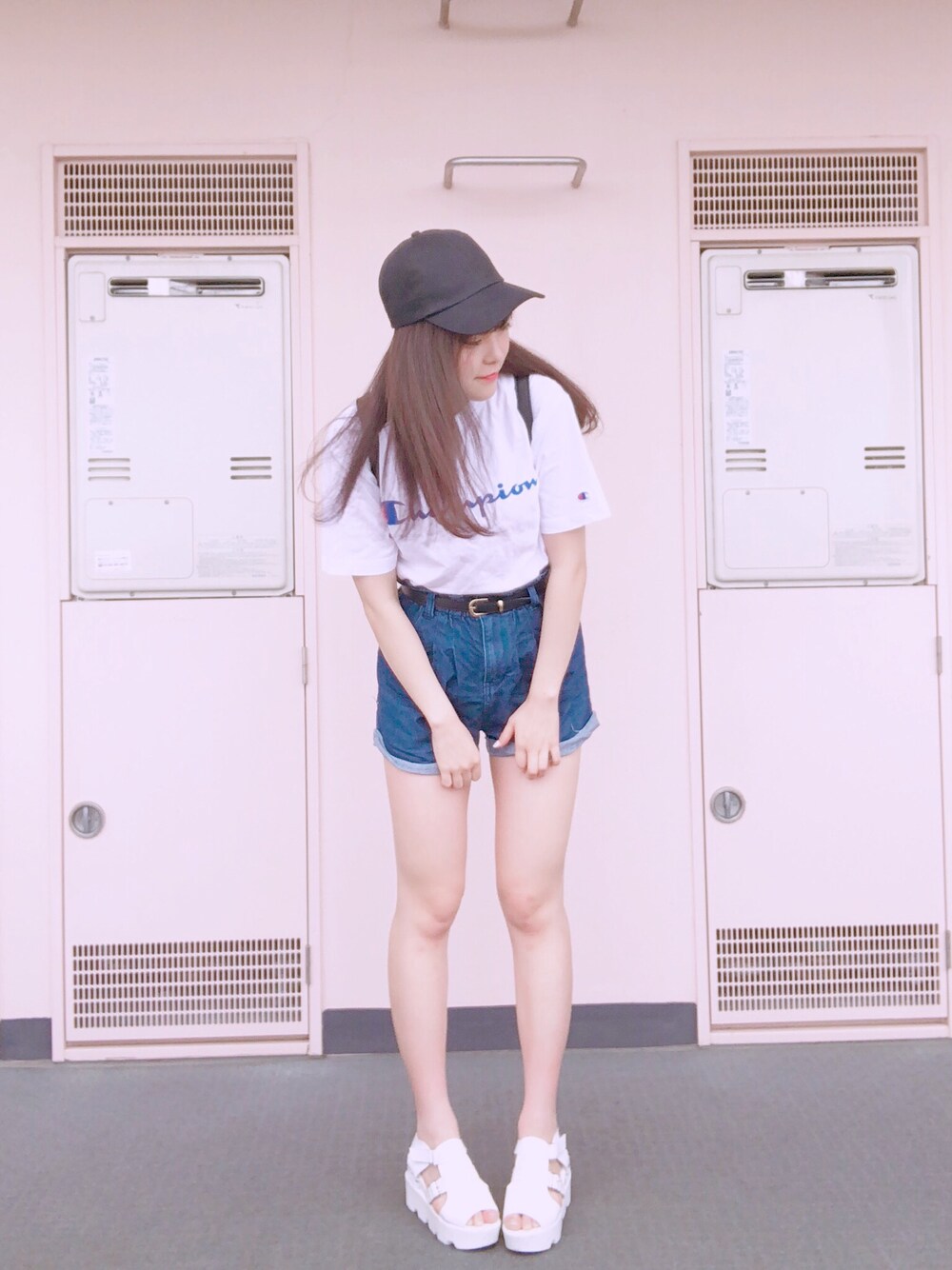 「シンプル、プチプラ、プチプラコーデ、チャンピオン、Tシャツ、夏」｜「Championの【Champion/チャンピオン】tシャツ　ロゴプリント  Tシャツ（Tシャツ/カットソー、ホワイト系）」を使った、加仲ひよこ🌸さん（レディース・156cm）の夏コーディネートの1枚目の写真