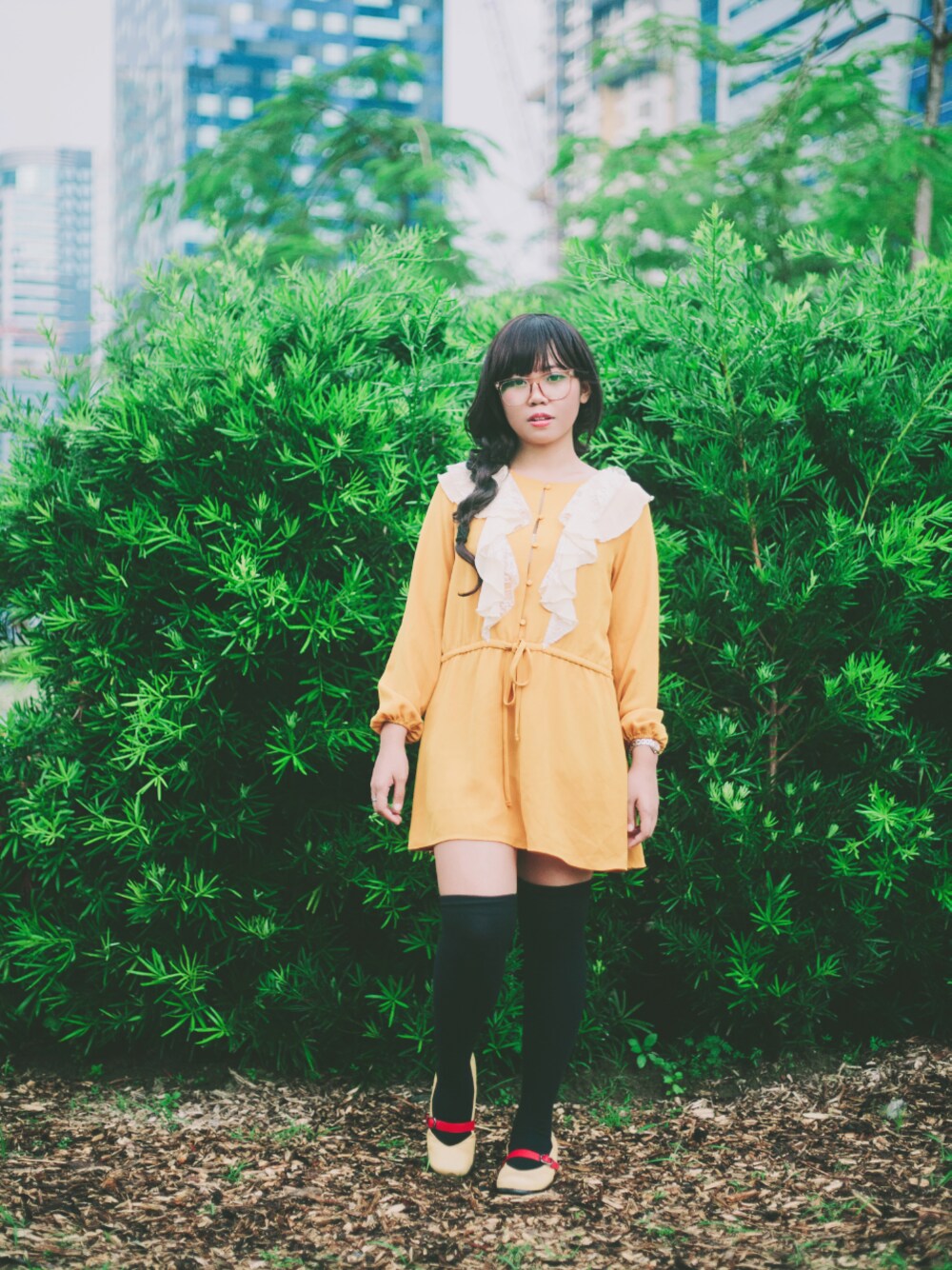「VINTAGE、spring、girl、mustard」｜「tutuannaのアイテム（タイツ/ストッキング、ブラック系）」を使った、トリーナさん（レディース・152cm）の春コーディネートの1枚目の写真
