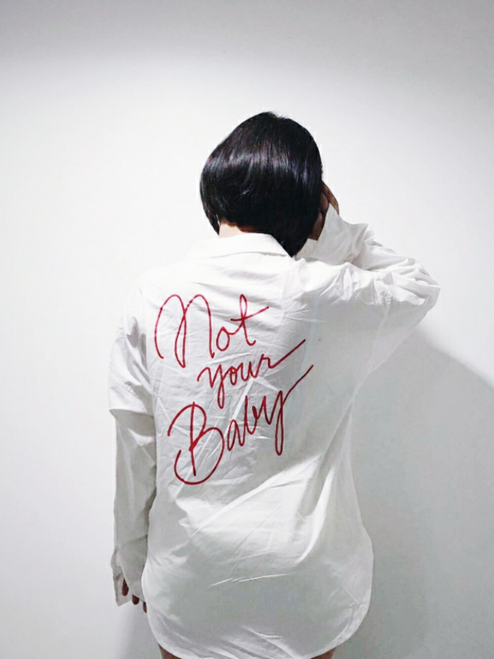 「statement、spring、white、short hair、girl」｜「H&Mのアイテム（シャツ/ブラウス、ホワイト系）」を使った、トリーナさん（レディース・152cm）の春コーディネートの1枚目の写真