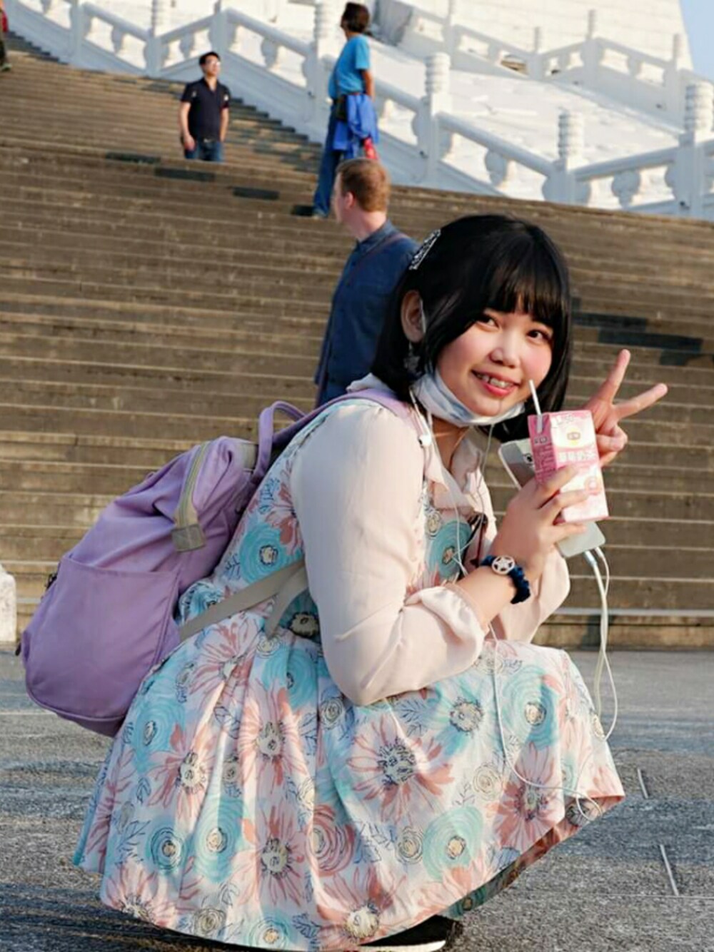 「summer、girl、VINTAGE、printdress、Japan、Taiwan、TAIPEI、TOKYO」｜「earth music&ecologyのスキッパータックブラウス＊（シャツ/ブラウス、ベージュ系）」を使った、トリーナさん（レディース・152cm）の夏コーディネートの1枚目の写真