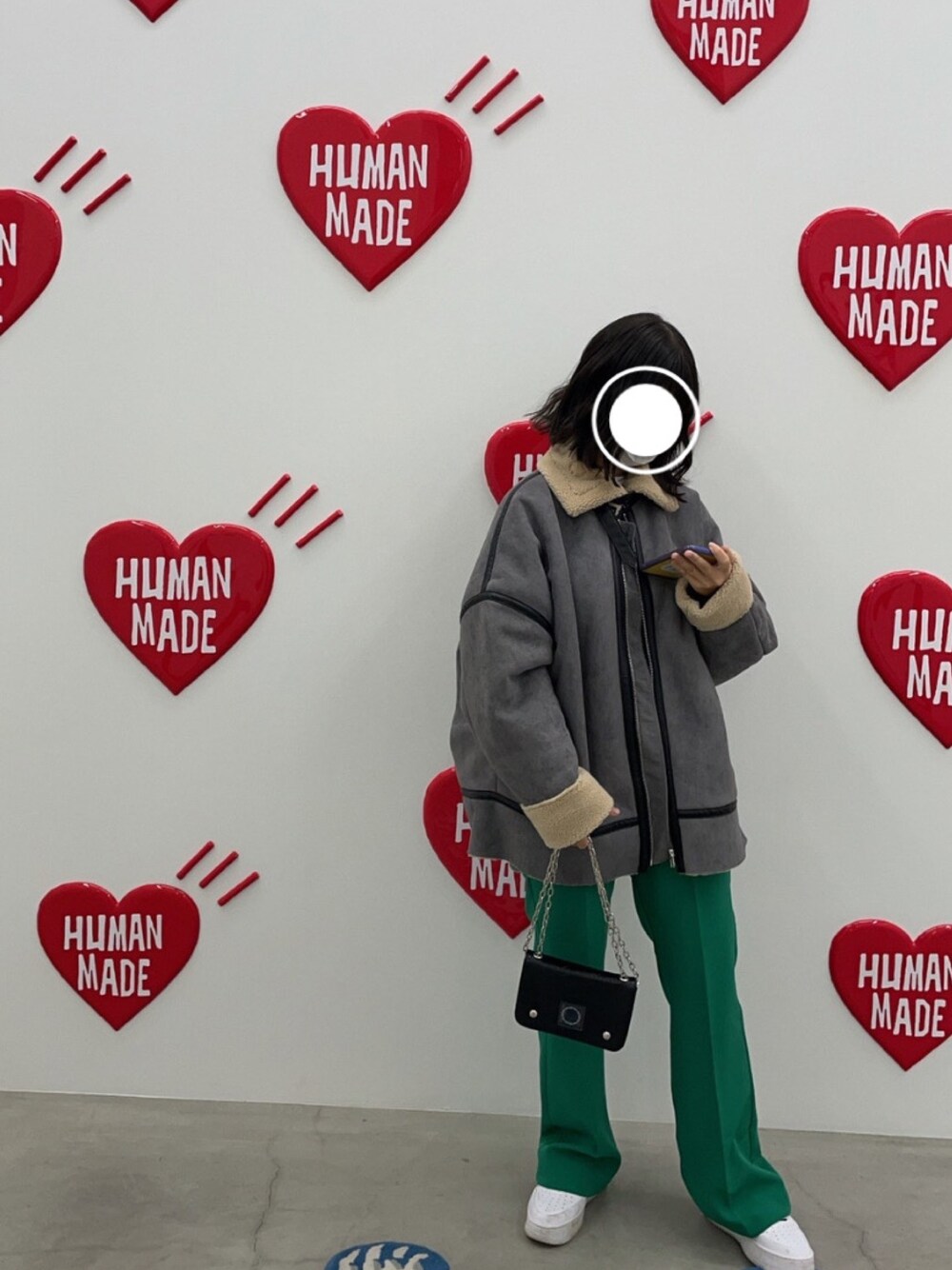 「WHO’S WHO gallery、秋冬コーデ、ムートンコート」｜「WHO'S WHO galleryのフェイクムートンジャケット（ムートンコート、グレー系）」を使った、kotogramさん（レディース・155cm）の秋コーディネートの1枚目の写真