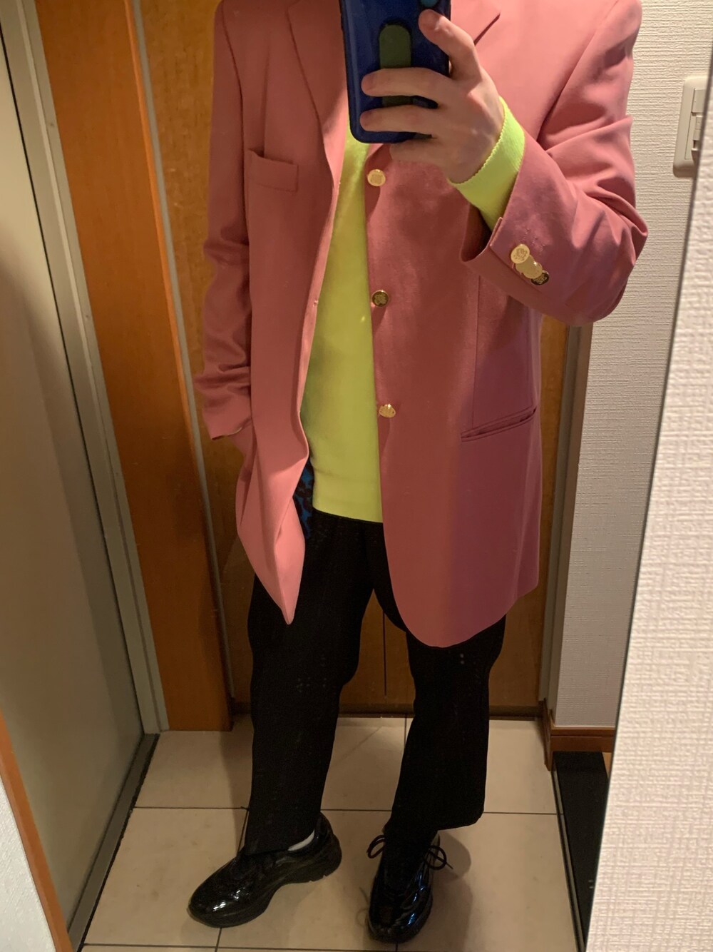 「おしゃれさんと繋がりたい、休日スタイル、スラックス、ポールスミス、テーラードジャケット、ピンク、古着MIX、イエロー、はるコーデ、お気に入りコーデ」｜「Paul Smithのアイテム（テーラードジャケット、ピンク系）」を使った、WakaWakkaさん（メンズ・175cm）の春コーディネートの1枚目の写真