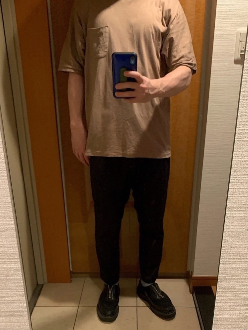 「シンプル、カジュアル、おしゃれさんと繋がりたい、いいね、save、フォローお願いします🤑、シャツ好き集まれ、夏、ブラウン、きれいめカジュアル、Tシャツ、仕事着」｜「salvy;のアイテム（Tシャツ/カットソー、ブラウン系）」を使った、WakaWakkaさん（メンズ・175cm）の夏コーディネートの1枚目の写真