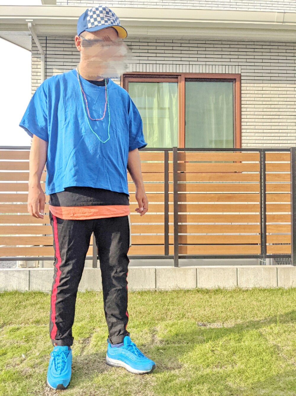 「レイヤードスタイル、ビッグT、キャップ、黒スキニー、スニーカー、エアマックス、春夏コーデ、おしゃれさんと繋がりたい、オトナカジュアル、ロング丈」｜「KAIKOのKAIKO x FRUIT OF THE LOOM OBLONG T-SHIRT（Tシャツ/カットソー、ブルー系）」を使った、T.さん（メンズ・177cm）の夏コーディネートの1枚目の写真