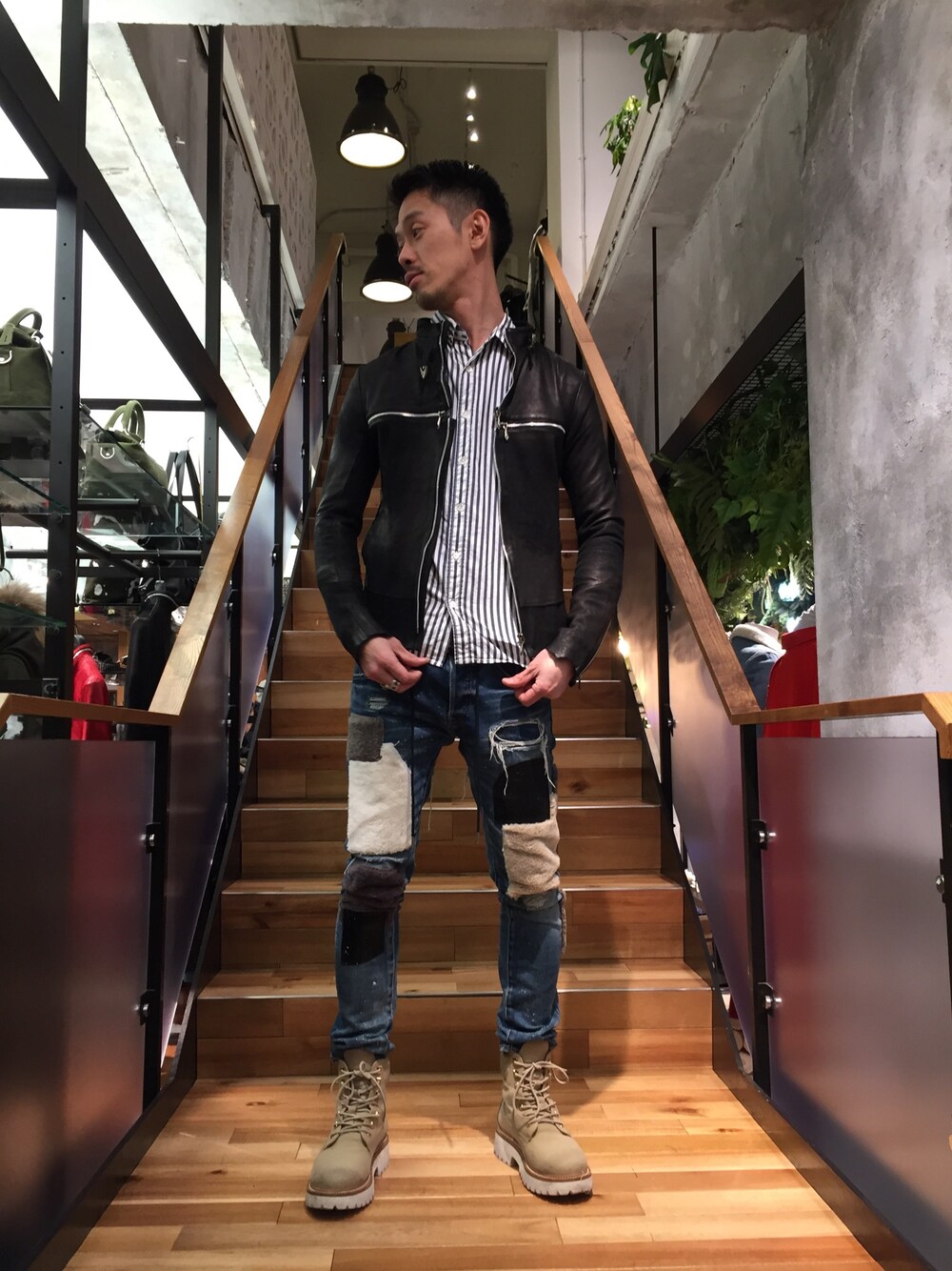 「冬、レザージャケット、デニム、スキニーデニム、ブーツ、ROYAL FLASH、14th Addiction、Cathy Jane、OVERDESIGN、Buscemi」｜「14th Addictionの14th Addiction/フォーティーンスアディクション/CROSS ZIP SINGLE RD/クロスジップ シングルライダース（ライダースジャケット、ブラック系）」を使った、まるうえあさん（メンズ・179cm）の冬コーディネートの1枚目の写真