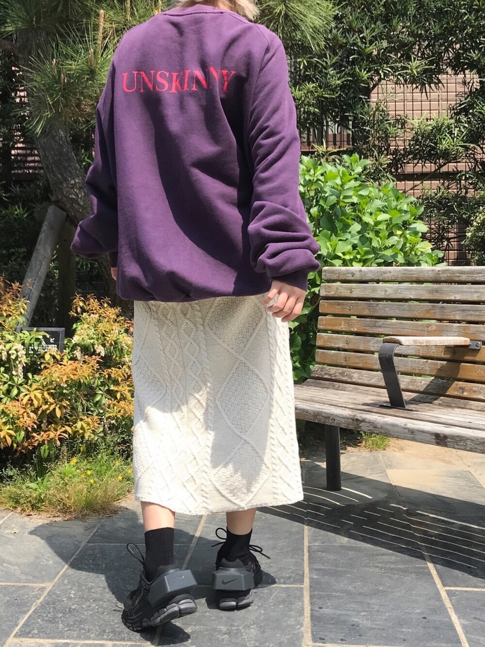 「カジュアル、ストリート、韓国ファッション、シンプル、vetements、a cold wall、ゆるコーデ」｜「VETEMENTSのアイテム（スウェット、パープル系）」を使った、るさん（レディース・156cm）の春コーディネートの1枚目の写真