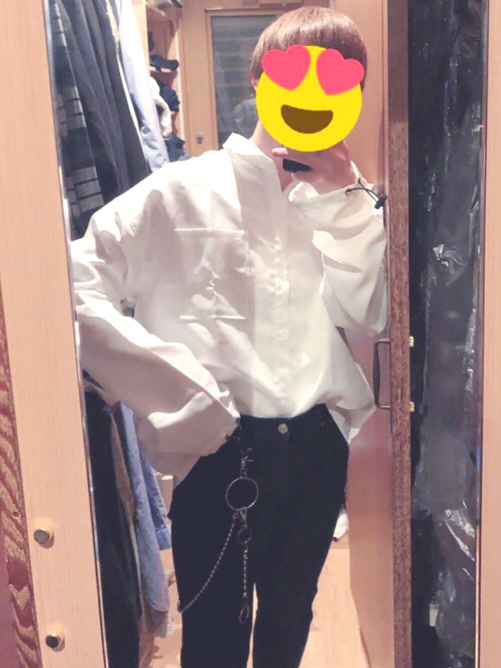 「やっぱりストリートが好き、おしゃれさんと繋がりたい、キレイめ、韓国ファッション、低身長、ビッグシルエット、プチプラ、秋のコーデ、シンプル、白シャツ」｜「INTER FACTORYのファッションインフルエンサー SHOTA × INTER FACTORY　コード付きシャツ（シャツ/ブラウス、ホワイト系）」を使った、ぽんぽんさん（メンズ・165cm）の秋コーディネートの1枚目の写真