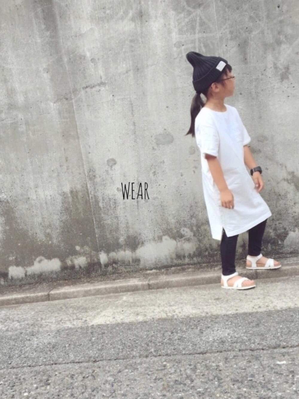 「Tシャツワンピ、ニット帽、黒スキニー、そんな今日は、背後からの視線に、敏感になりそうな日、あ、、ちーやんも おめでと♡」｜「GLOBAL WORKの【キッズ】ムジドヅメカットワンピース半袖/749688（ワンピース、ホワイト系）」を使った、たからものさん（キッズ・120cm）の秋コーディネートの1枚目の写真