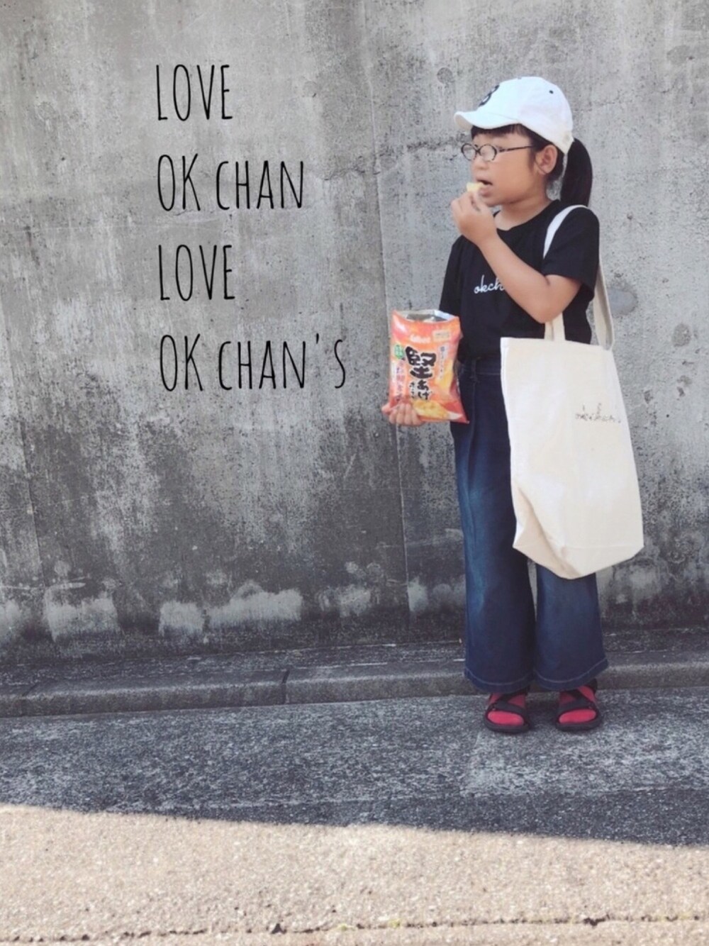 「OKちゃん's、赤い靴下、トートバッグ、瀬戸内レモン味、を受けましての、辛子明太子味」｜「宝物のアイテム（トートバッグ、ホワイト系）」を使った、たからものさん（キッズ・120cm）の夏コーディネートの1枚目の写真