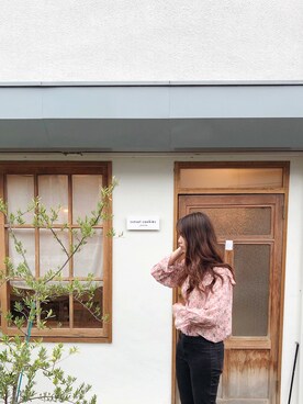 「H&M（エイチ・アンド・エム）のアイテム（デニムパンツ、ブラック系）」を使った、charlotte/rinさん（レディース・168cm）の秋コーディネート
